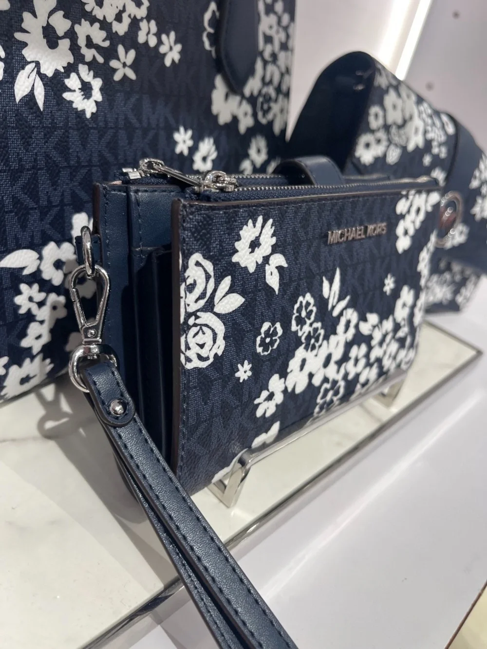 MICHAEL KORS Jet Set Travel Large Double Zip Printed Signature Logo Wristlet Wal